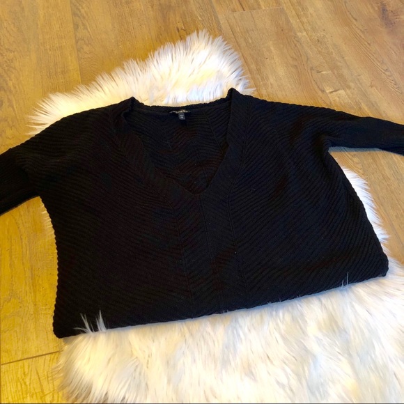 Express V-neck Knit Sweater-Black - Picture 3 of 3